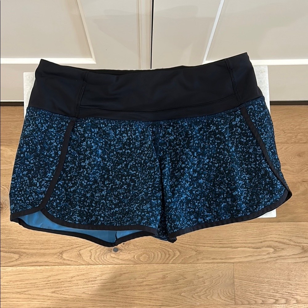 Lululemon Women's Blue Patterned Shorts Size 4 Regular
